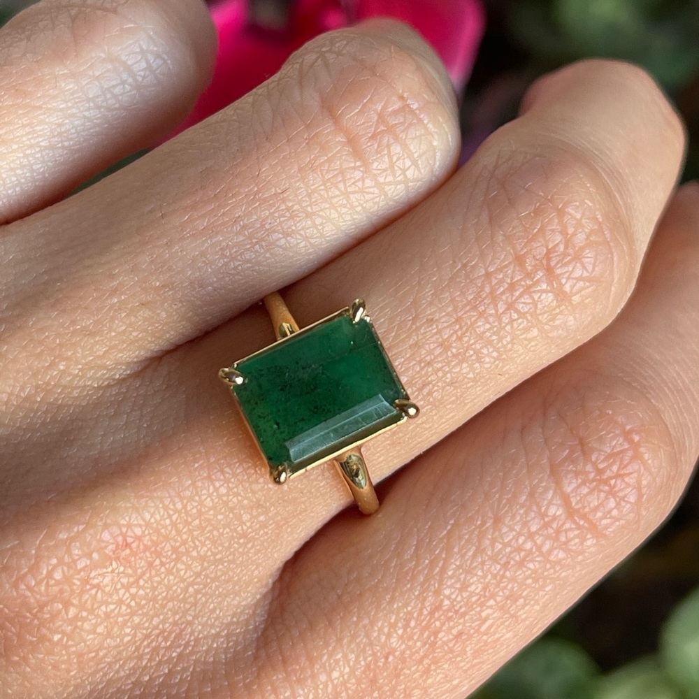 Natural Emerald Ring in 14k solid Yellow Gold